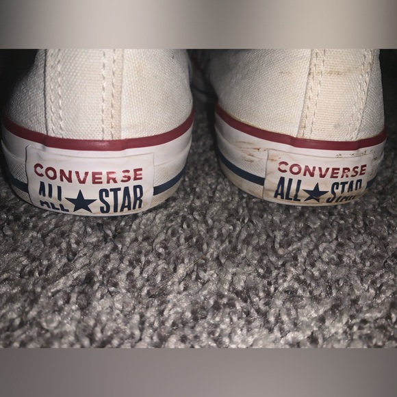•• Low-Top White AllStar Converse •• - Picture 2 of 3